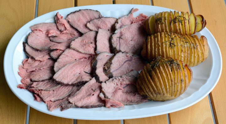 Roast beef con patate Hasselback