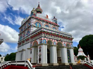 Il tempio di Shiva "Maheswarnath Shiv Mandir" a Triolet
