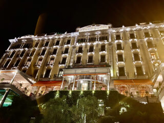 Il Grand Hotel Tremezzo di notte